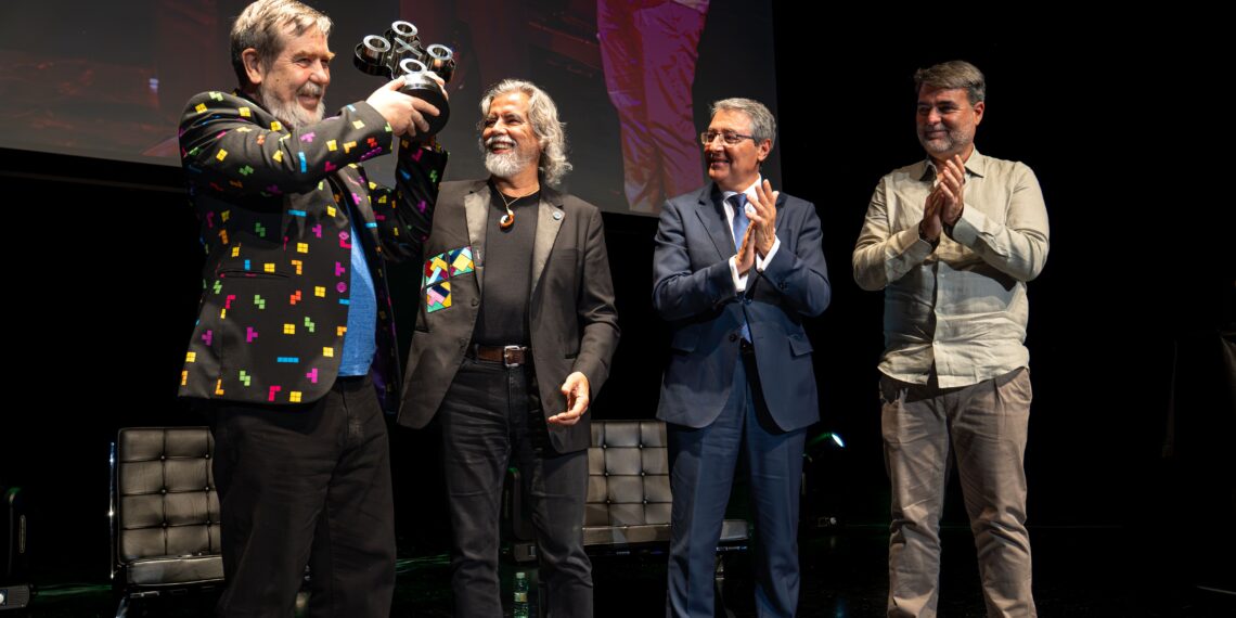 Alexey Pajitnov, el creador del mítico Tetris, recibe el primer premio OXO Legends que entrega el Museo del Videojuego de Málaga