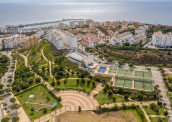 El Ayuntamiento de Estepona dotará a seis parques municipales de un nuevo alumbrado más eficiente y sostenible