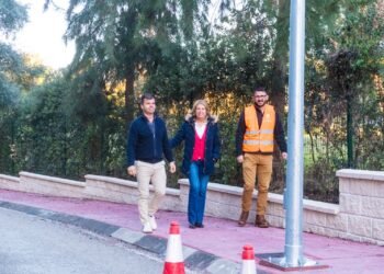 Marbella amplía las obras de mejora de la seguridad vial de la Cañada de Ganados y construye un nuevo acerado en la avenida del Prado