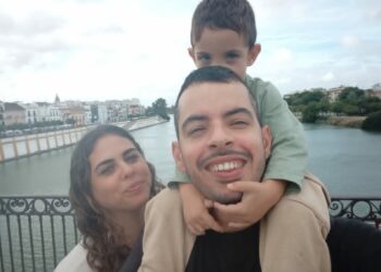 «Necesitamos que nos ayudéis»: la familia de un niño con autismo de San Pedro pide apoyo para pagar sus terapias