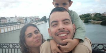 «Necesitamos que nos ayudéis»: la familia de un niño con autismo de San Pedro pide apoyo para pagar sus terapias