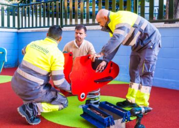 El Ayuntamiento de Marbella culmina la renovación integral del área de juego infantil de Río Huelo
