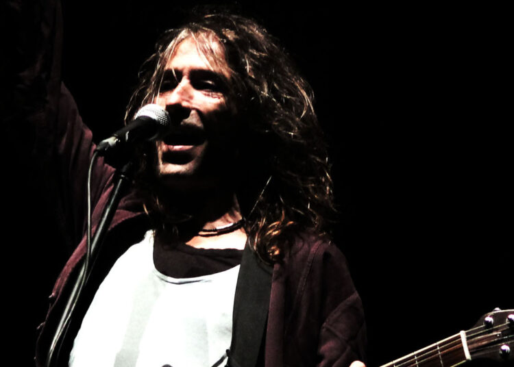 Muere a los 63 años Robe Iniesta, el líder de Extremoduro y voz del rock español