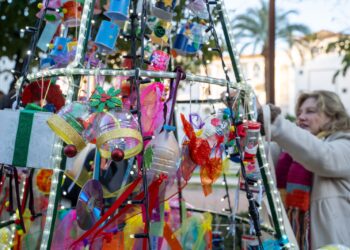 Benalmádena conmemora el Día Internacional y Europeo de las Personas con Discapacidad con la inauguración del ‘Árbol de los Sentidos’