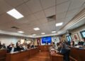 Benalmádena aprueba el presupuesto para 2026, que permitirá avanzar en el desarrollo de la ciudad y seguir apoyando a los colectivos sociales
