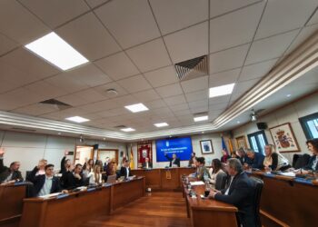 Benalmádena aprueba el presupuesto para 2026, que permitirá avanzar en el desarrollo de la ciudad y seguir apoyando a los colectivos sociales