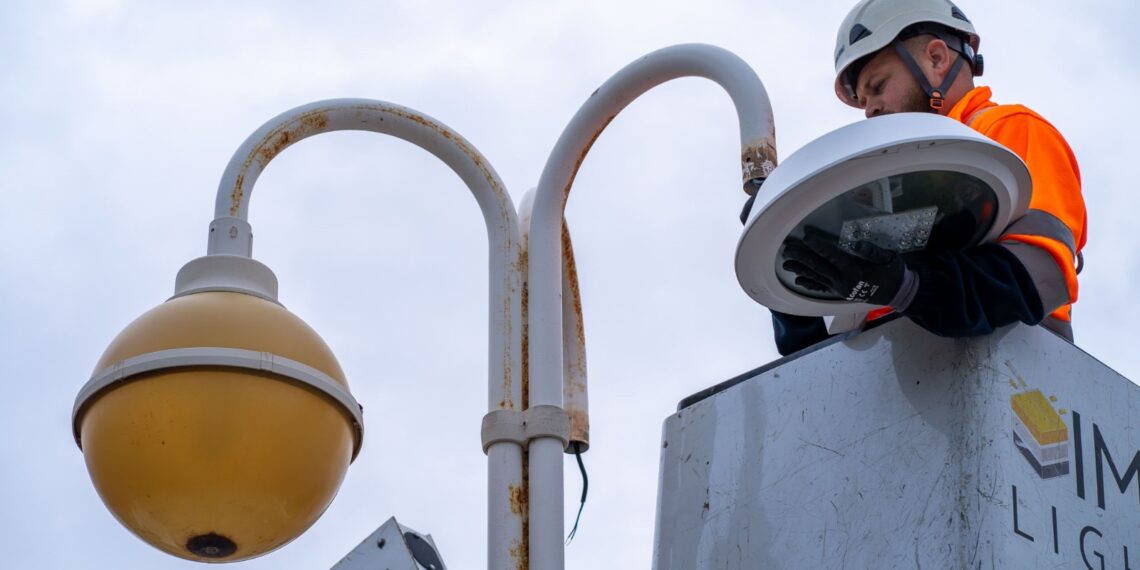 Benalmádena avanza en la última fase de cambio a luces LED en el alumbrado público, lo que permitirá ahorrar al menos un 40% en la factura