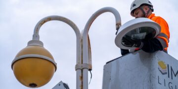 Benalmádena avanza en la última fase de cambio a luces LED en el alumbrado público, lo que permitirá ahorrar al menos un 40% en la factura