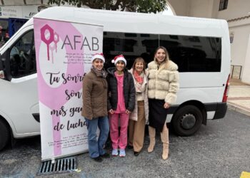 Benalmádena presenta la nueva furgoneta de AFAB financiada a través de los presupuestos participativos