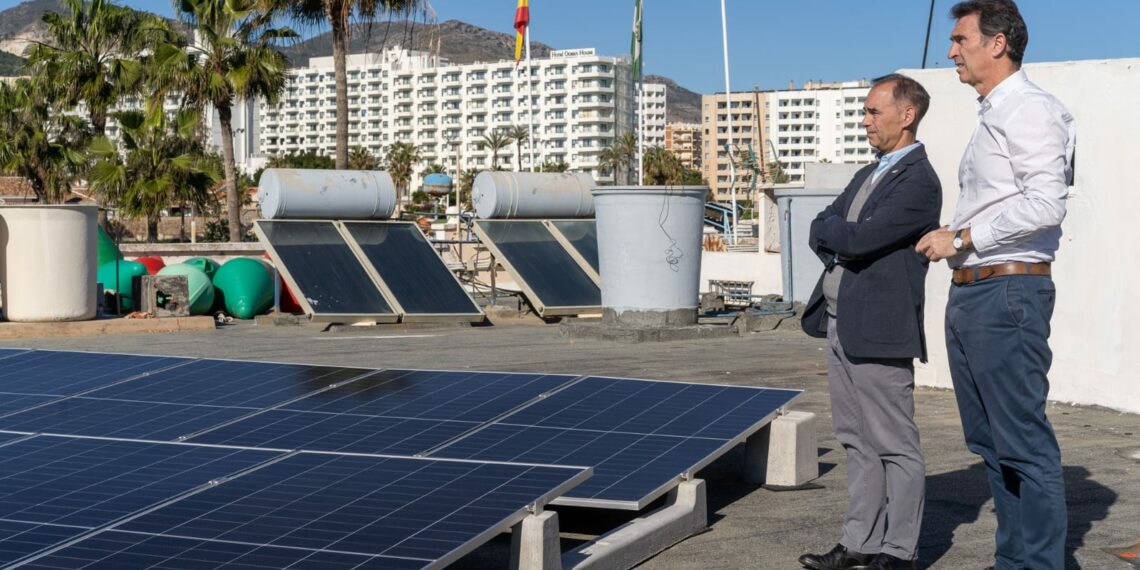 Benalmádena instala en el edificio de Varadero del Puerto la segunda planta fotovoltaica más grande del municipio