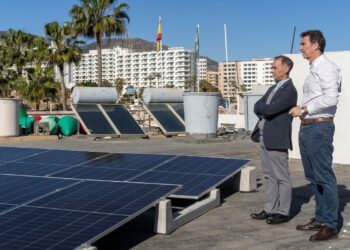 Benalmádena instala en el edificio de Varadero del Puerto la segunda planta fotovoltaica más grande del municipio