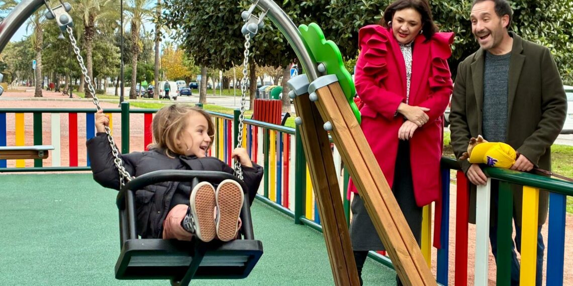 Torremolinos remodela el parque infantil de la avenida Marifé de Triana