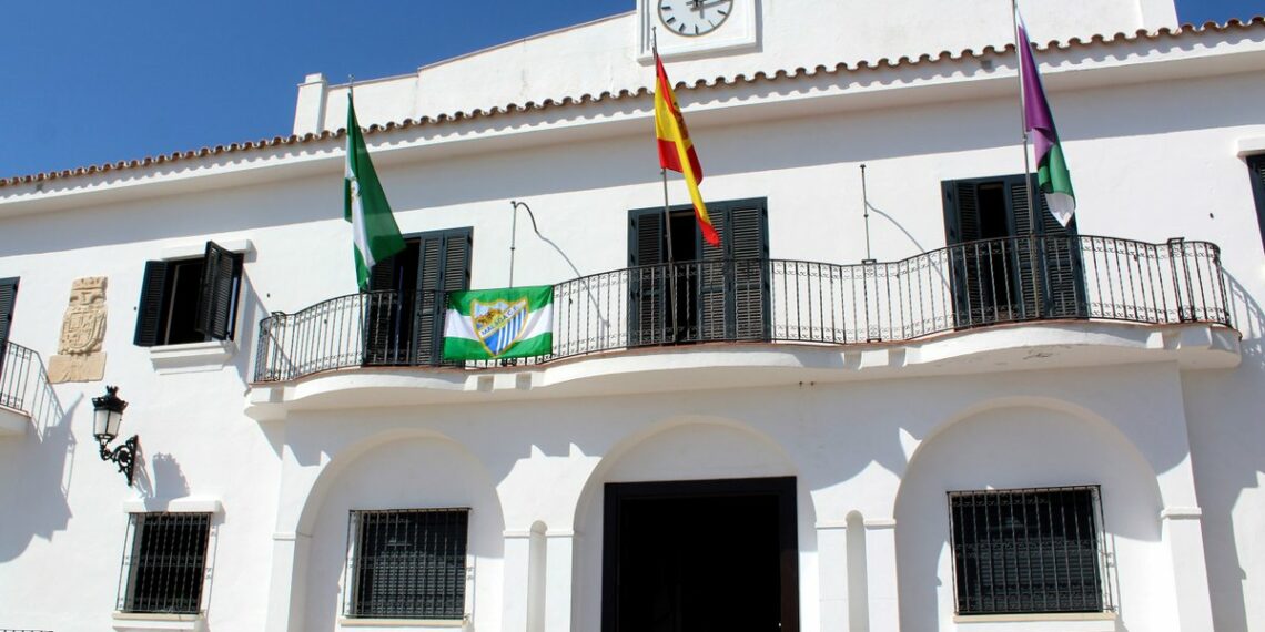 Luto en Alhaurín el Grande tras la muerte de dos adolescentes en un incendio