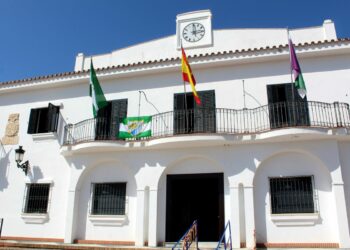 Luto en Alhaurín el Grande tras la muerte de dos adolescentes en un incendio