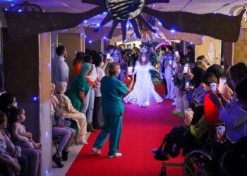 La magia navideña vuelve al Hospital Materno Infantil de Málaga