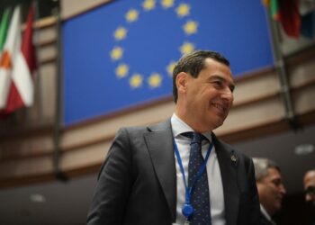 El PP roza la mayoría absoluta en Andalucía con un Vox al alza, según el Centra