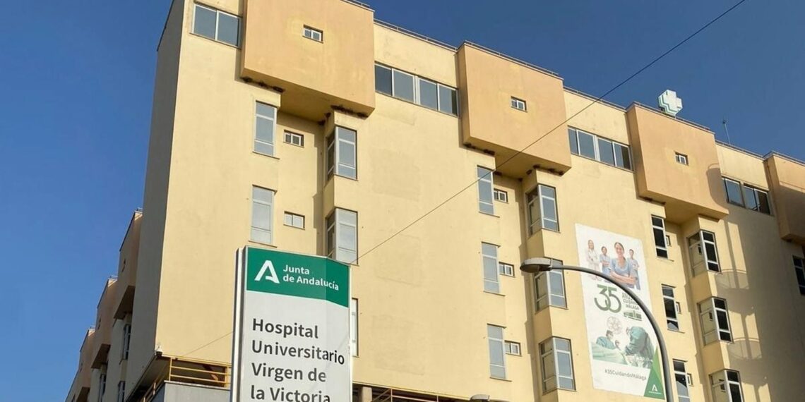 Siete médicos de guardia, intoxicados en la cafetería del Hospital Virgen la Victoria