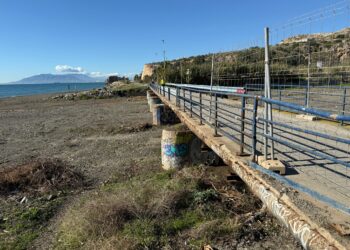 La Diputación financia con 410.000 euros el arreglo del puente sobre el arroyo Totalán como nueva actuación de la Senda Litoral