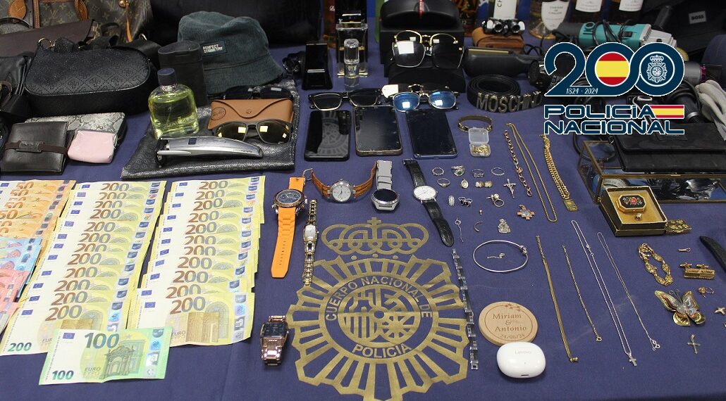 Escalaban muros para robar joyas y dinero: cae una banda tras más de diez asaltos a viviendas de lujo en Málaga y Mijas