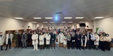 El Hospital Clínico de Málaga homenajea a 130 profesionales jubilados