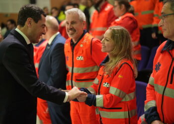 Moreno, a los sanitarios del accidente de Adamuz: «Sois el orgullo de toda Andalucía»