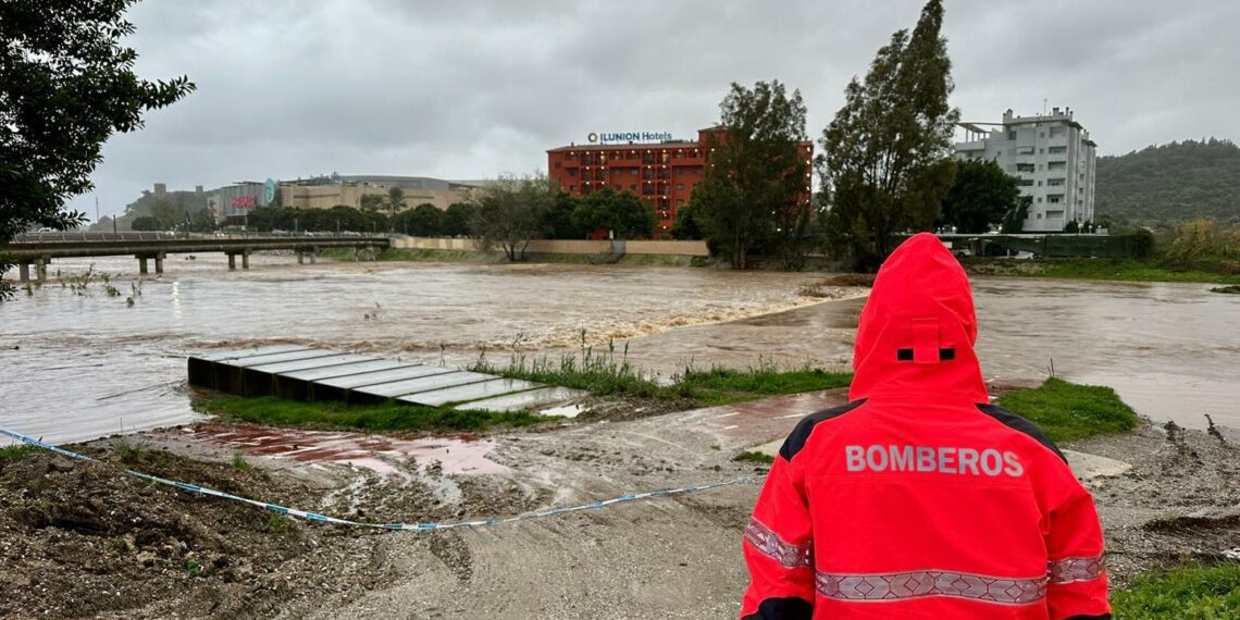 Preocupación en Fuengirola ante la crecida del río con vados y zonas de paso intransitables