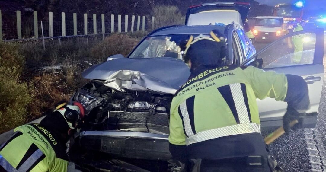 Una persona evacuada al hospital tras resultar herida en un accidente en la A-7 en Vélez-Málaga