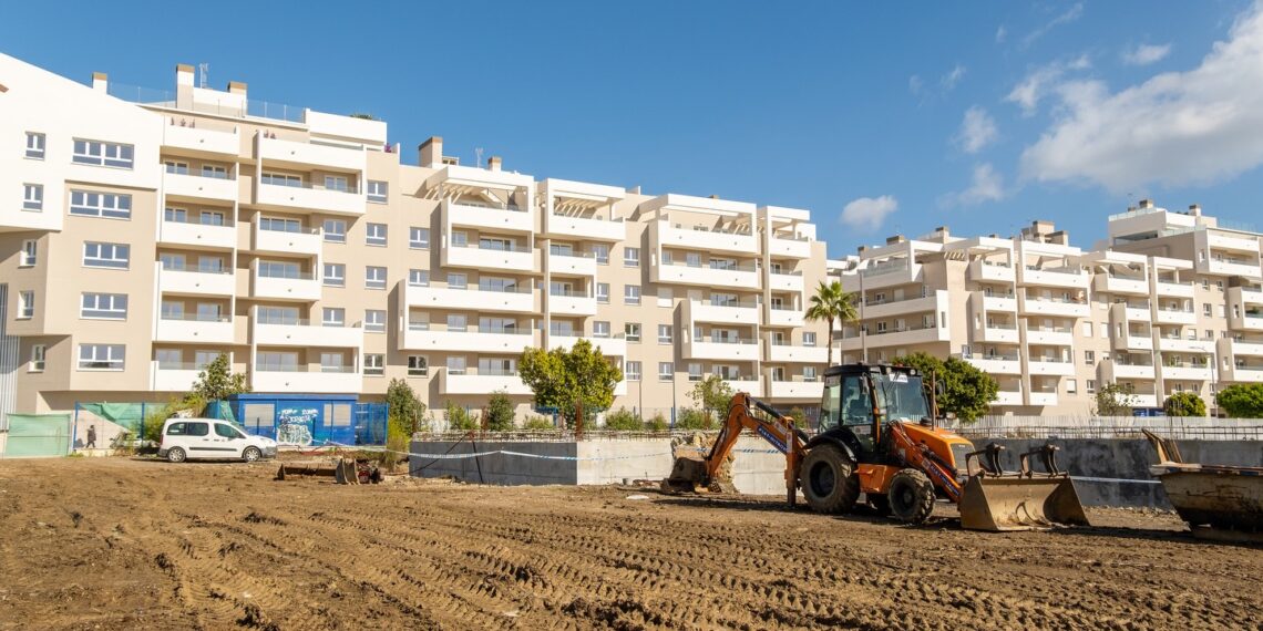 Arrancan las obras del nuevo complejo deportivo en Nueva Andalucía que contará con pista de atletismo