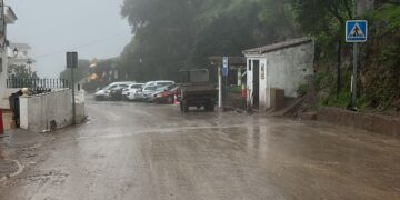 Queda restablecida en Casares la circulación en la MA-8300 tras el gran desprendimiento