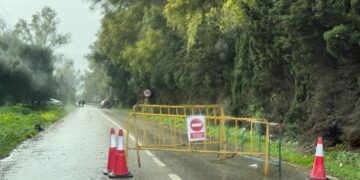 Reabierta la A-2102, una de las vías de acceso al núcleo urbano de Secadero afectadas por temporal