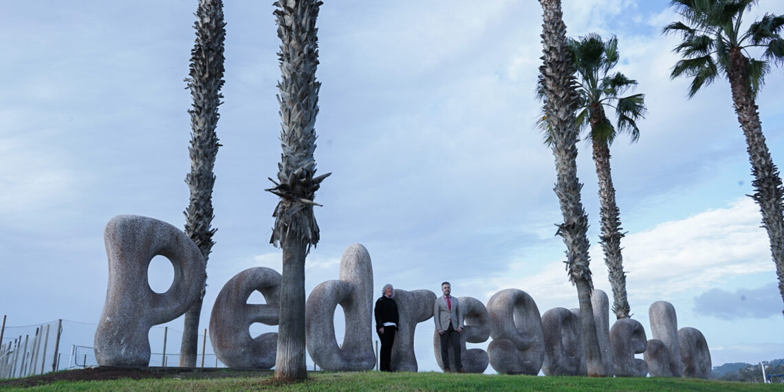 La playa de Pedregalejo cuenta con letras escultóricas gigantes con su nombre