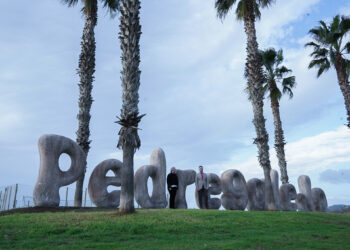 La playa de Pedregalejo cuenta con letras escultóricas gigantes con su nombre