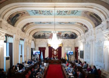Entra en vigor el presupuesto de Málaga para 2026: supera los 1.200 millones y prioriza la vivienda, los barrios y el avance de los proyectos