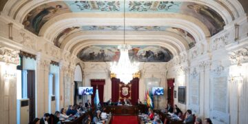 Entra en vigor el presupuesto de Málaga para 2026: supera los 1.200 millones y prioriza la vivienda, los barrios y el avance de los proyectos