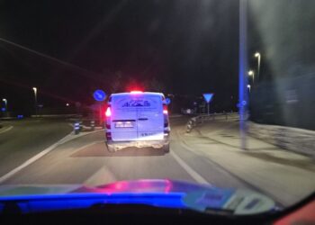 La Policía Local de Mijas interviene una furgoneta que transportaba herramientas tras una persecución nocturna