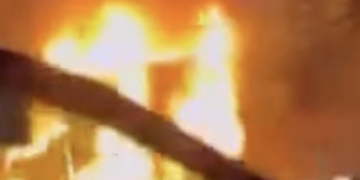 Una furgoneta ardiendo provoca más de 4 kilómetros de retenciones en la A-7 entre Torremolinos y Arroyo de la Miel