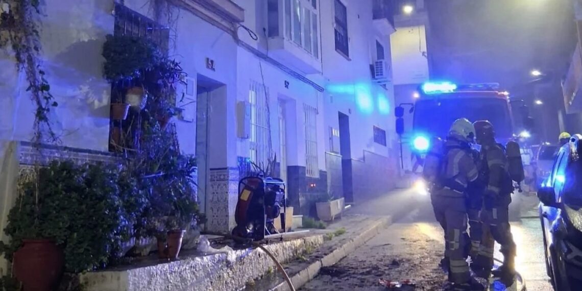 Hallan a un hombre fallecido en una vivienda incendiada en Málaga capital