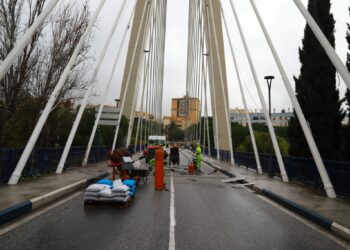 Marbella mejora la seguridad del puente Cristo del Amor con una actuación en menos de 48 horas
