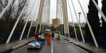 Marbella mejora la seguridad del puente Cristo del Amor con una actuación en menos de 48 horas