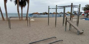 Mijas empieza a poner a punto sus playas con la adquisición de nuevo equipamiento valorado en casi medio millón de euros