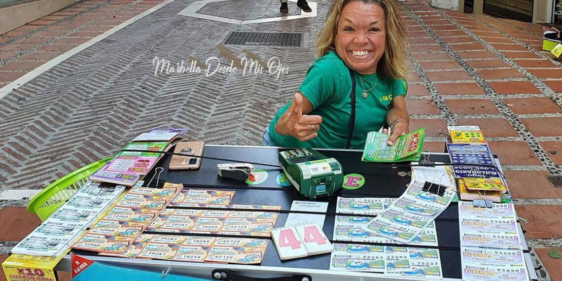 Marbella despide con emoción a Natacha Alfonsin, histórica vendedora de la ONCE en la Costa del Sol