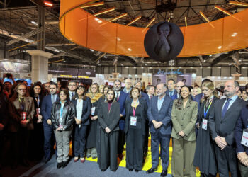 El minuto de silencio por las víctimas de Adamuz inaugura Fitur 2026