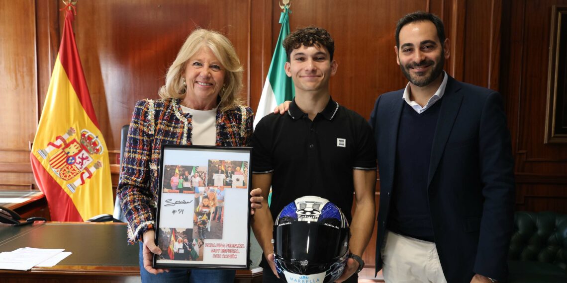 El Ayuntamiento de Marbella renueva el acuerdo de patrocinio con el piloto Jesús Ríos por cuatro años