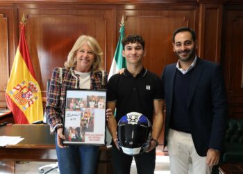 El Ayuntamiento de Marbella renueva el acuerdo de patrocinio con el piloto Jesús Ríos por cuatro años