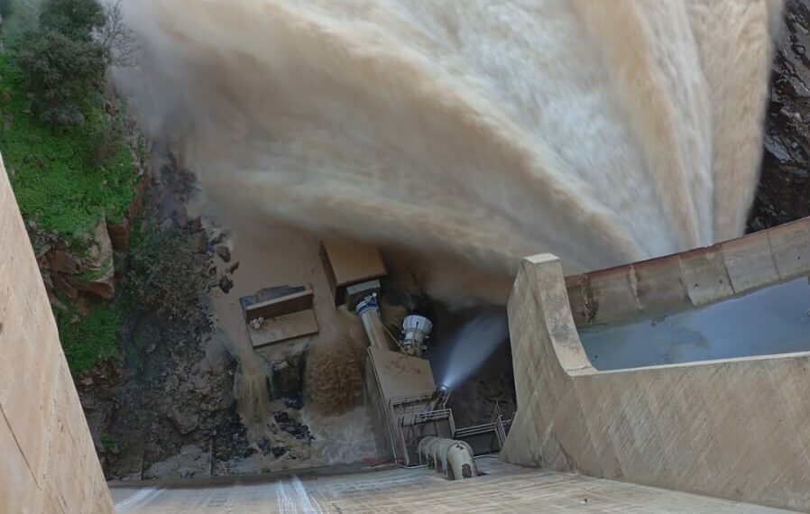 Desembalsan la presa de Casalola para limpiar los sedimentos tras las últimas lluvias