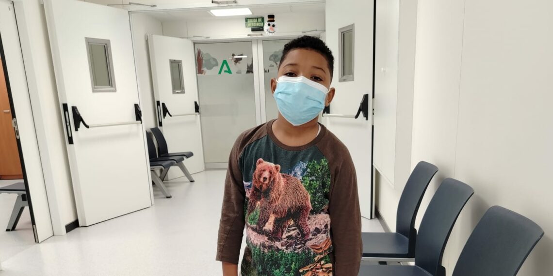 Luz, madre de un niño de siete años con leucemia en Marbella: “No quiero incomodar, pero necesito ayuda”