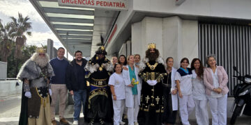 Los Reyes Magos llenan de ilusión el Hospital Quirónsalud Marbella