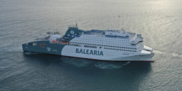 Una avería de motor obliga al ferry Melilla-Málaga a retornar en pleno temporal