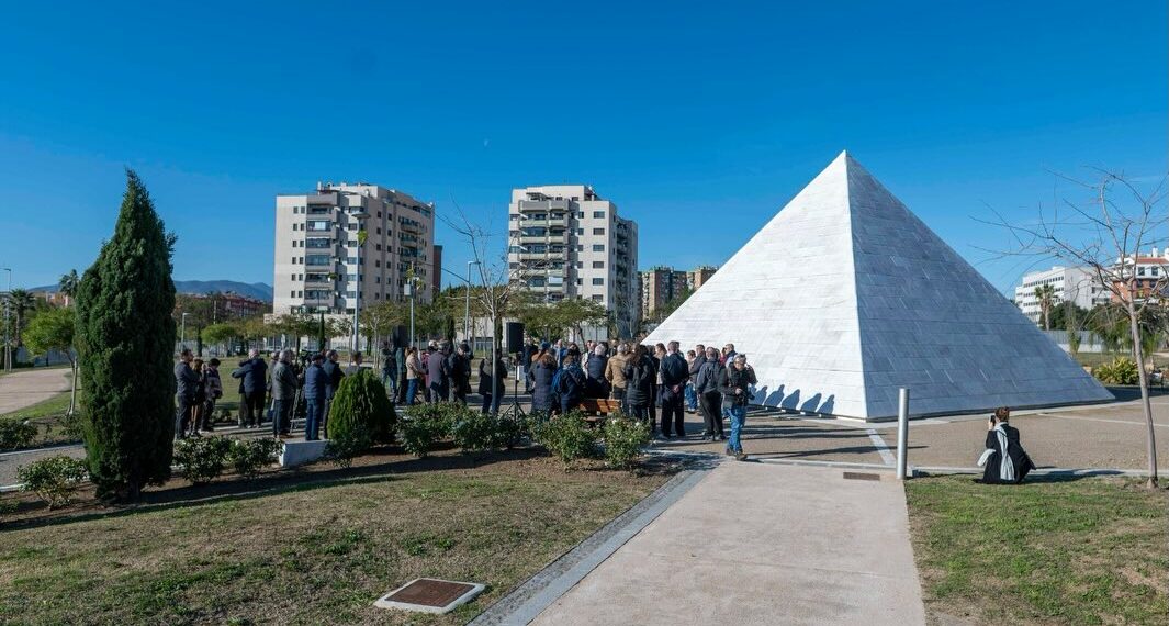 Málaga rinde homenaje a los represaliados durante la Guerra Civil y la dictadura franquista
