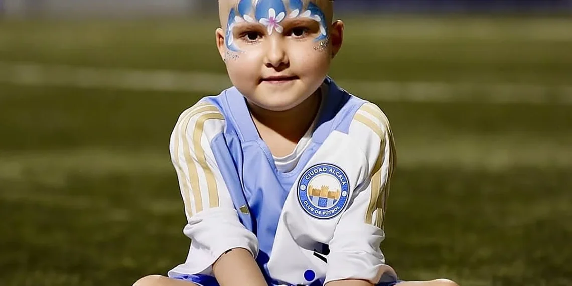 Victoria Esperanza, la niña malagueña que luchó contra la leucemia, recibe el alta y vuelve a casa